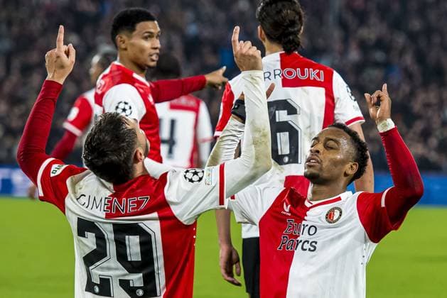Sport Themen der Woche KW43 Sport Bilder des Tages ROTTERDAM - (l-r) Santiago Gimenez of Feyenoord celebrates the 3-0 with Quinten Timber of Feyenoord during the UEFA Champions League group E match between Feyenoord and SS Lazio at Feyenoord Stadium de Kuip on October 25, 2023 in Rotterdam, Netherlands. ANP Hollandse Hoogte COR LASKER UEFA Champions League 2023 24 2023 2024 xVIxANPxSportx xCorxLaskerxIVx 482109452 originalFilename: 482109452.jpg