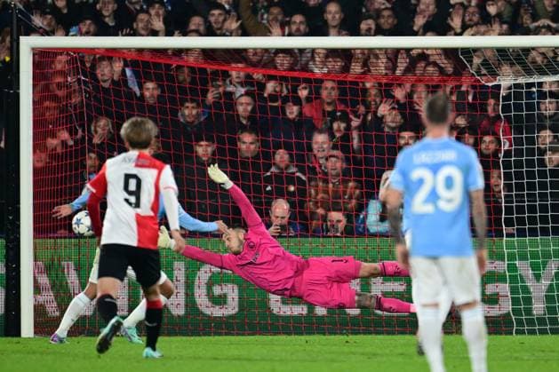 ROTTERDAM - Pedro Rodriguez of SS Lazio scores the 3-1. Feyenoord goalkeeper Justin Bijlow during the UEFA Champions League group E match between Feyenoord and Lazio Roma at Feyenoord Stadium de Kuip on October 25, 2023 in Rotterdam, Netherlands. ANP OLAF KRAAK UEFA Champions League 2023 24 2023 2024 xVIxANPxSportx xxANPxIVx 482109453 originalFilename: 482109453.jpg