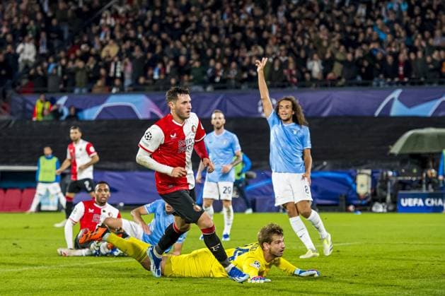 ROTTERDAM - (m) Santiago Gimenez of Feyenoord scores the 3-0 during the UEFA Champions League Group E match between Feyenoord and SS Lazio at Feyenoord Stadium de Kuip on October 25, 2023 in Rotterdam, Netherlands. ANP Hollandse Hoogte COR LASKER UEFA Champions League 2023 24 2023 2024 xVIxANPxSportx xCorxLaskerxIVx 482109671 originalFilename: 482109671.jpg