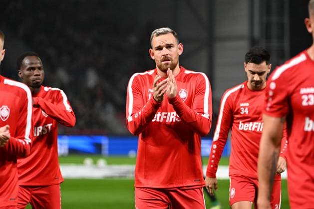 231025 Royal Antwerp FC vs FC Porto Vincent Janssen of Antwerp before a football game between Royal Antwerp FC and FC Porto on day 3 in Group H of the UEFA Champions League season 2023-2024 competition on October 25, 2023 in Antwerp, Belgium. (Photo by Maarten Straetemans Isosport) ANTWERP BELGIUM  Copyright: xx 412656