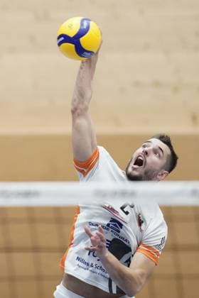 Volleyball, CEV Challenge Cup 25 10 2023, Volleyball, Centre Sportif Lorentzweiler, Bertrange, Luxembourg, CEV Challenge Cup, VC Lorentzweiler LUX Steaua Bucharest, Steaua Bucharesti RO vl Adri Arapi VC Lorentweiler 2
