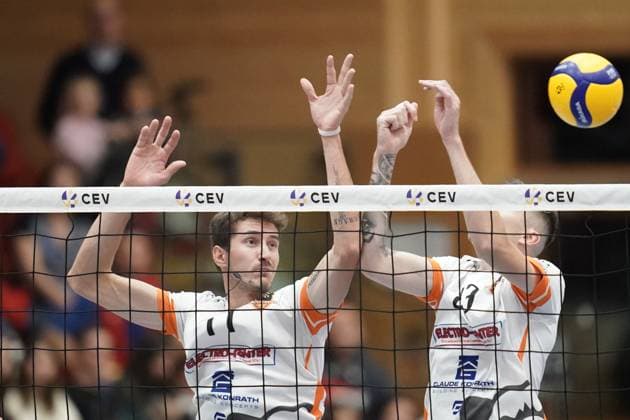 Volleyball, CEV Challenge Cup 25 10 2023, Volleyball, Centre Sportif Lorentzweiler, Bertrange, Luxembourg, CEV Challenge Cup, VC Lorentzweiler LUX Steaua Bucharest, Steaua Bukaresti RO vl Jeremy Silvestre VC Lorentweiler 17 Francois Sonnet VC Lorentweiler 23