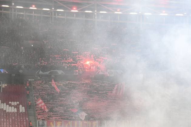 Football, Men, 2023 2024 season, UEFA Champions League Group G, Matchday 3 , RB Leipzig FK Red Star Belgrade, v l The fans of FK Red Star Belgrade ignite bengalos, pyro, pyrotechnics, flares, smoke bombs, 25 10 2023, Copyright: xSebastianxRäppold MatthiasxKochx