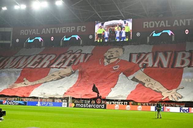 Royal Antwerp FC v FC Porto - UEFA Champions League DEURNE, BELGIUM - OCTOBER 25 : supporters Tifo during the UEFA Champions League group H match between Royal Antwerp FC and FC Porto on October 25, 2023 in Deurne, Belgium, 25 10 2023 Deurne Belgium  Copyright: xVincentxKalutx