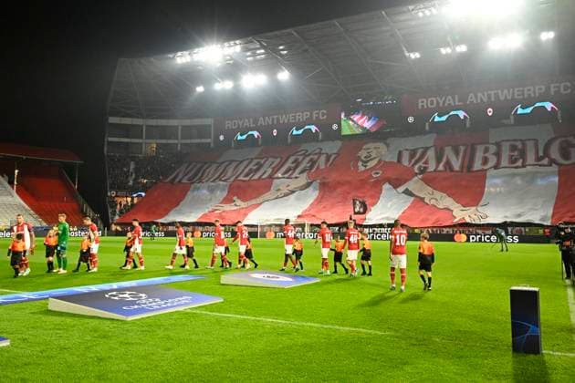Royal Antwerp FC v FC Porto - UEFA Champions League DEURNE, BELGIUM - OCTOBER 25 : supporters Tifo during the UEFA Champions League group H match between Royal Antwerp FC and FC Porto on October 25, 2023 in Deurne, Belgium, 25 10 2023 Deurne Belgium  Copyright: xVincentxKalutx