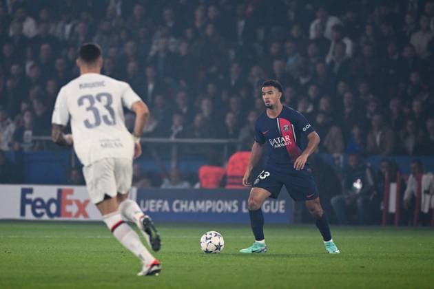 Warren ZAIRE EMERY ( 33 - PSG ) - Rade Krunic ( 33 - Milan ) - FOOTBALL : Paris Saint Germain vs Milan - Ligue des Champions - 25 10 2023 FedericoPestellini Panoramic 