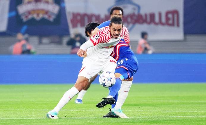 RB Leipzig Red Star Belgrade Champions League Leipzig, 25 10 2023, Red Bull Arena, Football , UEFA Champions League, Group G , Matchday 3, RB Leipzig vs Red Star Belgrade , Pictured from front Yussuf Poulsen 9, RB Leipzig , In beom Hwang 66, Belgrade , Photo intended for editorial use only , UEFA regulations prohibit any use of photographs as image sequences and or quasi video ,