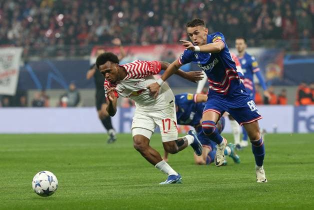25 10 2023, Football UEFA Champions League 2023 2024, Group G, Matchday 3, RB Leipzig FK Red Star Belgrade, at Red Bull Arena Leipzig L R Lois Openda RB Leipzig vs Stefan Mitrovic Red Star Belgrade DFL and DFB regulations prohibit any use of photographs as image sequences and or quasi video