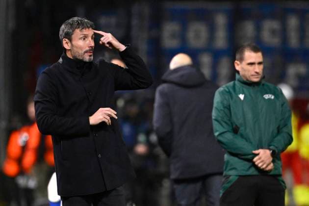 Royal Antwerp FC v FC Porto - UEFA Champions League DEURNE, BELGIUM - OCTOBER 25 : Van Bommel Mark head coach of Antwerp FC during the UEFA Champions League group H match between Royal Antwerp FC and FC Porto on October 25, 2023 in Deurne, Belgium, 25 10 2023 Deurne Belgium  Copyright: xPeterxDexVoechtx