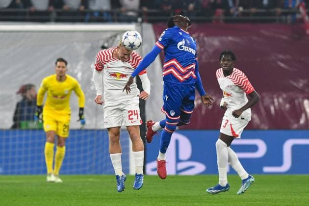 Football, Men, Season 2023 2024, UEFA Champions League Group G, Matchday 3 , RB Leipzig FK Red Star Belgrade, v l Xaver Schlager RB Leipzig and Cherif Ndiaye FK Red Star Belgrade in duel, 25 10 2023, Copyright: xSebastianxRäppold MatthiasxKochx