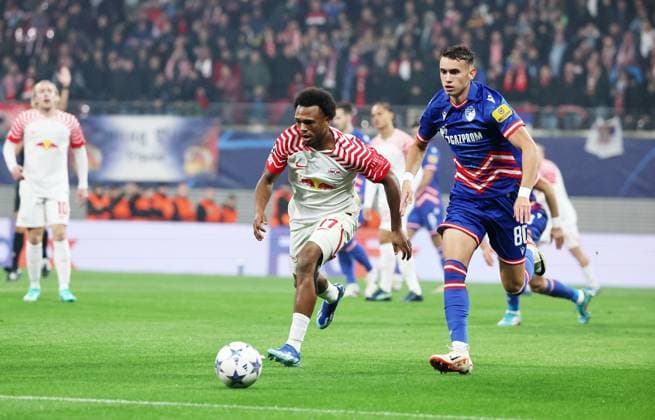 RB Leipzig Red Star Belgrade Champions League Leipzig, 25 10 2023, Red Bull Arena, Champions League, Group G, Matchday 3 , RB LEIPZIG vs RED STAR BELGRAD , In picture f l Lois Openda 17, RB Leipzig and Stefan Mitrovic 80, Belgrade , Picture Point