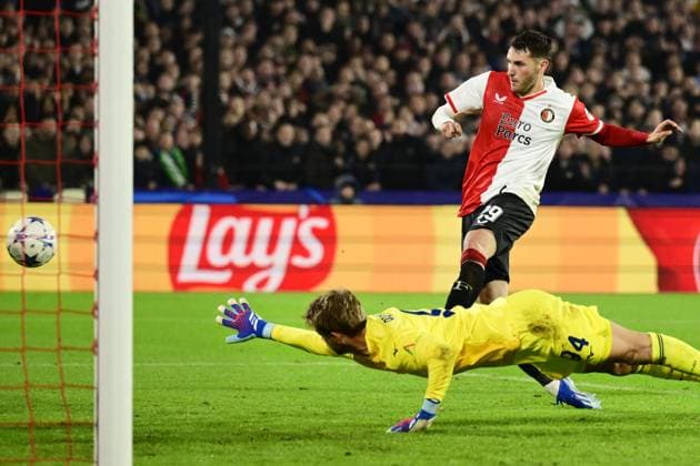 ROTTERDAM - Santiago Gimenez of Feyenoord during the UEFA Champions League group E match between Feyenoord and Lazio Roma at Feyenoord Stadium de Kuip on October 25, 2023 in Rotterdam, Netherlands. ANP OLAF KRAAK UEFA Champions League 2023 24 2023 2024 xVIxANPxSportx xxANPxIVx 482112554 originalFilename: 482112554.jpg