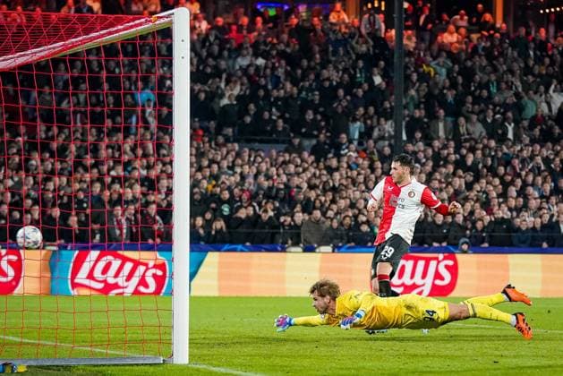 ROTTERDAM, 25-10-2023 Stadium Feijenoord De Kuip, Uefa Champions league Football season 2023 2024 Match between Feyenoord and S.S. Lazio , Feyenoord player Santiago Gimenez scores the 3-0 Feyenoord - Lazio  x22895604x Copyright: