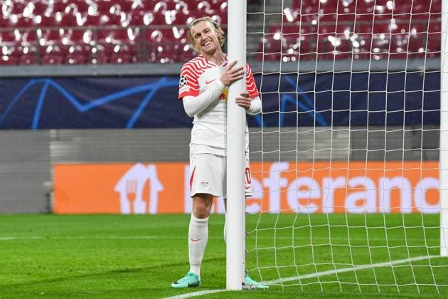 Football, Men, 2023 2024 season, UEFA Champions League Group G, Matchday 3 , RB Leipzig FK Red Star Belgrade, v l Emil Forsberg RB Leipzig disappointed, dejected, dissatisfied, 25 10 2023, Copyright: xSebastianxRäppold MatthiasxKochx