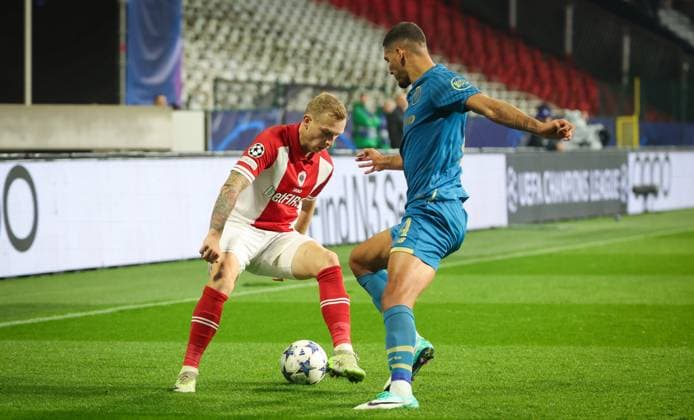 Antwerp s Ritchie De Laet and Porto s David Carmo fight for the ball during a soccer game between Belgian Royal Antwerp FC and Portuguese FC Porto, Wednesday 25 October 2023 in Antwerp, on day three of the Champions League group stage, in the group H. VIRGINIExLEFOUR  x78523830x