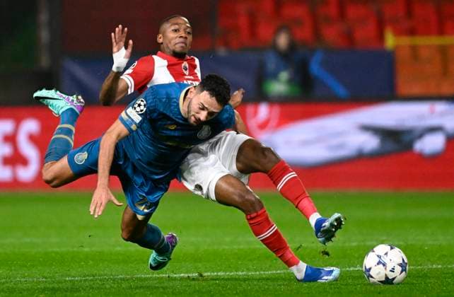 Royal Antwerp FC v FC Porto - UEFA Champions League DEURNE, BELGIUM - OCTOBER 25 : Muja Arbnor forward of Antwerp FC and Joao Mario forward of Porto during the UEFA Champions League group H match between Royal Antwerp FC and FC Porto on October 25, 2023 in Deurne, Belgium, 25 10 2023 Deurne Belgium  Copyright: xPeterxDexVoechtx