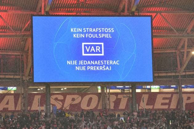 Football, Men, 2023 2024 season, UEFA Champions League Group G, Matchday 3 , RB Leipzig FK Red Star Belgrade, v l scoreboard with decision by video evidence VAR No penalty kick No foul play, 25 10 2023, Copyright: xSebastianxRäppold MatthiasxKochx