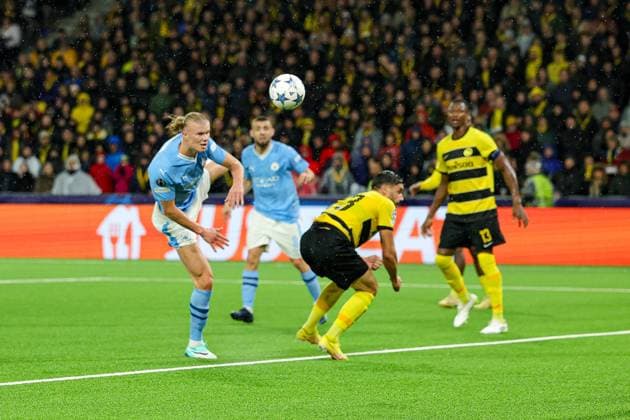 BSC Young Boys v Manchester City Champions League 25 10 2023. Erling Haaland (9) of Manchester City shoots towards the goal during the Champions League match between BSC Young Boys and Manchester City at Stade de Suisse, Wankdorf, Switzerland on 25 October 2023. Editorial use only , Copyright: xNigelxKeenex PSI-18264-0014