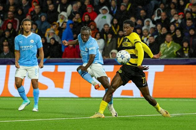 BSC Young Boys v Manchester City Champions League 25 10 2023. Jeremy Doku (11) of Manchester City shoots towards the goal during the Champions League match between BSC Young Boys and Manchester City at Stade de Suisse, Wankdorf, Switzerland on 25 October 2023. Editorial use only , Copyright: xNigelxKeenex PSI-18264-0017