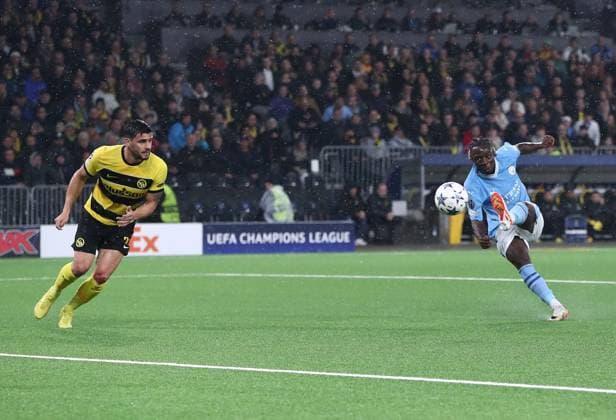 EDITORIAL USE ONLY No use with unauthorised audio, video, data, fixture lists, club league logos or live services. Online in-match use limited to 120 images, no video emulation. No use in betting, games or single club league player publications. Young Boys v Manchester City, UEFA Champions League, Group G, Football, Wankdorf Stadium, Bern, Switzerland - 25 Oct 2023 EDITORIAL USE ONLY No use with unauthorised audio, video, data, fixture lists, club league logos or live services. Online in-match use limited to 120 images, no video emulation. No use in betting, games or single club league player publications.  Copyright: xMichaelxZemanek Shutterstockx 14164182k