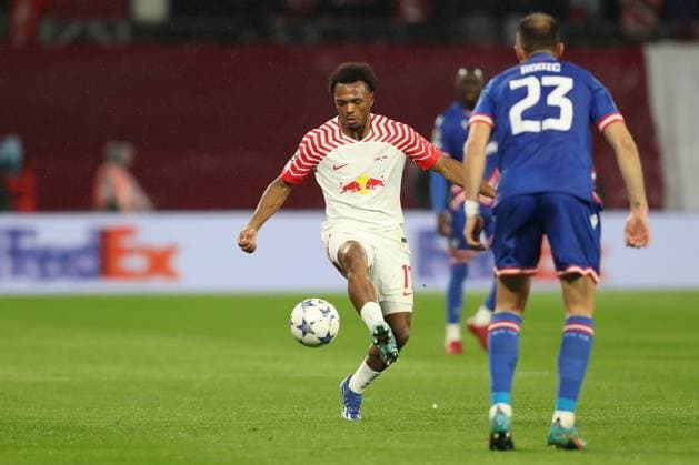 25 10 2023, xtgx, football, UEFA Champions League, RB Leipzig Red Star Belgrade emspor, v l Lois Openda Leipzig, 17 on the ball, plays the ball DFL DFB REGULATES PROHIBIT ANY USE OF PHOTOGRAPHS as IMAGE SEQUENCES and or QUASI VIDEO Leipzig