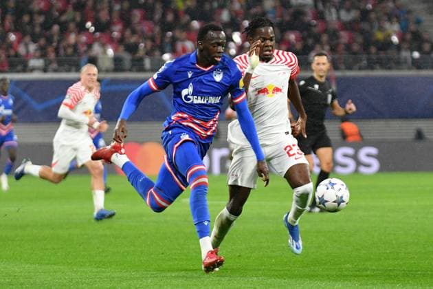 Cherif Ndiaye Red Star Belgrade front and Castello Lukeba RB Leipzig back RB Leipzig vs FK Red Star Belgrade, Football, Champions League, Preliminary Round, Matchday 3, Season 2023 2024, 25 10 2023 DFB DFL REGULATIONS PROHIBIT ANY USE OF PHOTOGRAPHS AS IMAGE SEQUENCES AND OR QUASI VIDEO RB Leipzig vs FK Red Star Belgrade, Football, Champions League, Preliminary Round, Matchday 3, Season 2023 2024, 25 10 2023 Leipzig. Copyright: xEibner-Pressefoto BertxHarzerx EP_BHR