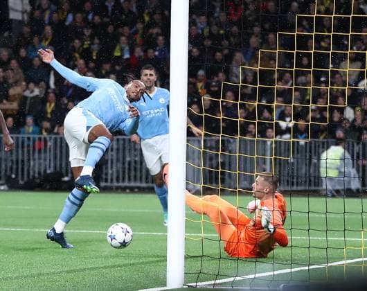 EDITORIAL USE ONLY No use with unauthorised audio, video, data, fixture lists, club league logos or live services. Online in-match use limited to 120 images, no video emulation. No use in betting, games or single club league player publications. Young Boys v Manchester City, UEFA Champions League, Group G, Football, Wankdorf Stadium, Bern, Switzerland - 25 Oct 2023 EDITORIAL USE ONLY No use with unauthorised audio, video, data, fixture lists, club league logos or live services. Online in-match use limited to 120 images, no video emulation. No use in betting, games or single club league player publications.  Copyright: xMichaelxZemanek Shutterstockx 14164182z