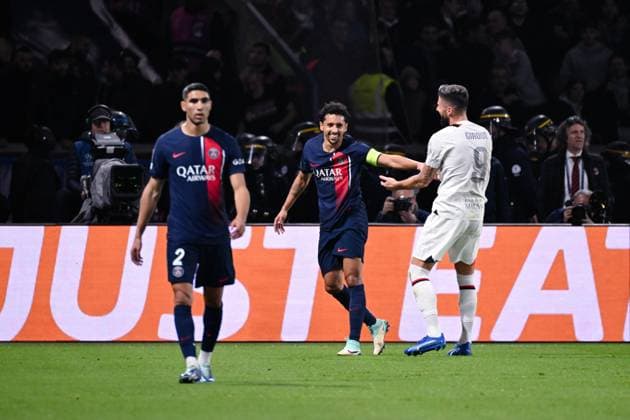Attitude de Marquinhos ( 5 - PSG ) - Olivier Giroud ( 9 - Milan ) - FOOTBALL : Paris Saint Germain vs Milan - Ligue des Champions - 25 10 2023 FedericoPestellini Panoramic 