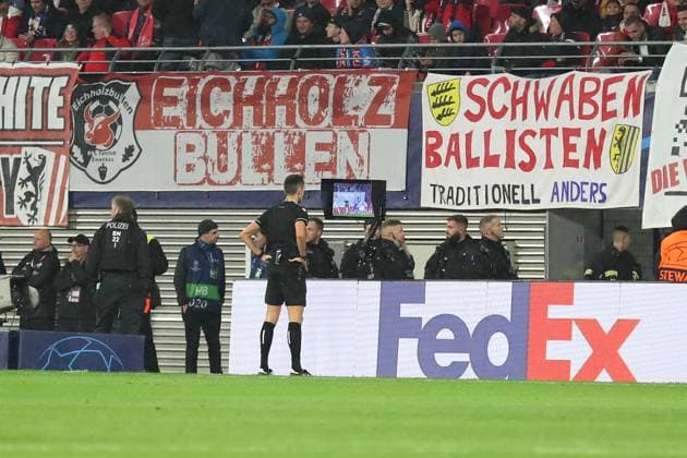 Champions League RB Leipzig vs Red Star Belgrade, 25 10 23 referee Jose Sanchez Martinez Spain on video evidence football, UEFA Champions League, 2023 2024 season RB Leipzig vs Red Star Belgrade on 25 10 23 at the Red Bull Arena, Leipzig Copyright: xBEAUTIFULxSPORTS JanxKaeferx