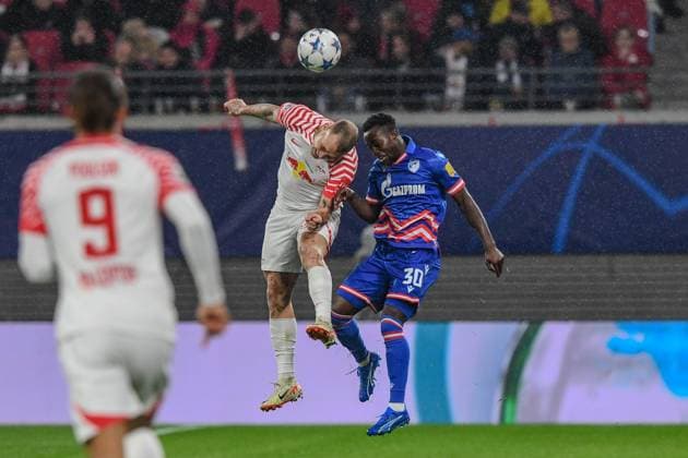 Football, Men, 2023 2024 season, UEFA Champions League Group G, Matchday 3 , RB Leipzig FK Red Star Belgrade, v l David Raum RB Leipzig and Osman Bukari FK Red Star Belgrade in duel, 25 10 2023, Copyright: xSebastianxRäppold MatthiasxKochx