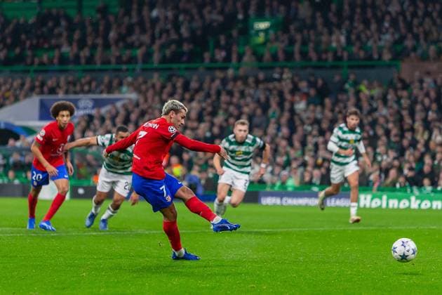 Celtic v Atletico Madrid Champions League 25 10 2023. GOAL! 1-1 Antoine Griezmann of Atlético de Madrid has his penalty saved but tucks away the rebound during the UEFA Champions League match between Celtic and Atletico Madrid at the City Stadium, Glasgow, Scotland on 25 October 2023. Glasgow Celtic Park Lanarkshire Scotland Editorial use only , Copyright: xColinxPoultneyx PSI-18278-0029
