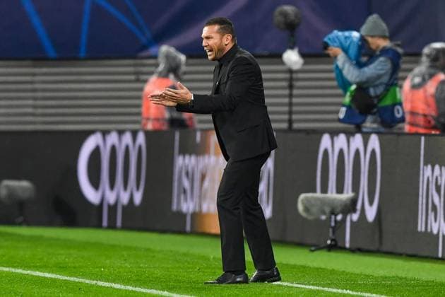 Football, Men, 2023 2024 season, UEFA Champions League Group G, Matchday 3 , RB Leipzig FK Red Star Belgrade, v l coach Barak Bachar FK Red Star Belgrade gestures, 25 10 2023, Copyright: xSebastianxRäppold MatthiasxKochx