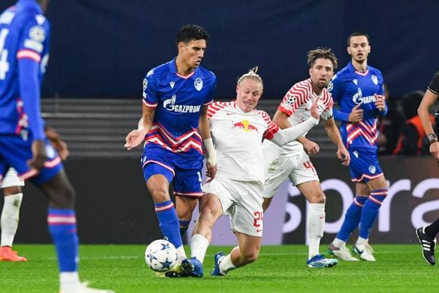 Football, Men, Season 2023 2024, UEFA Champions League Group G, Matchday 3 , RB Leipzig FK Red Star Belgrade, v l Marko Stamenic FK Red Star Belgrade and Xaver Schlager RB Leipzig in duel, 25 10 2023, Copyright: xSebastianxRäppold MatthiasxKochx