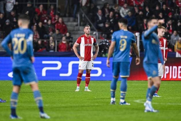 Antwerp s Toby Alderweireld looks dejected during a soccer game between Belgian Royal Antwerp FC and Portuguese FC Porto, Wednesday 25 October 2023 in Antwerp, on day three of the Champions League group stage, in the group H. TOM GOYVAERTS TomxGoyvaerts  x78528032x