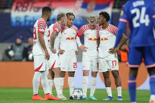 25 10 2023, xtgx, football, UEFA Champions League, RB Leipzig Red Star Belgrade emspor, v l Leipzig players consult DFL DFB REGULATES PROHIBIT ANY USE OF PHOTOGRAPHS as IMAGE SEQUENCES and or QUASI VIDEO Leipzig.
