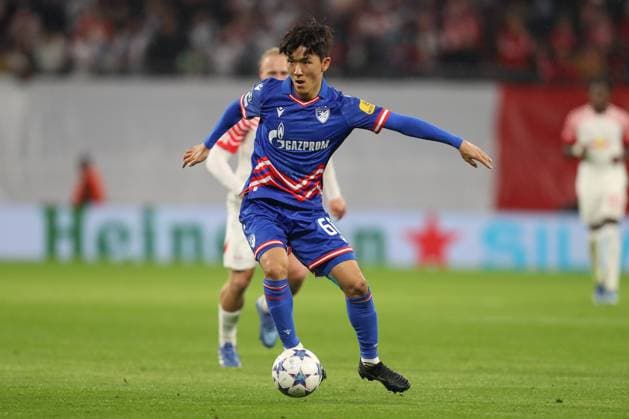 25 10 2023, xtgx, football, UEFA Champions League, RB Leipzig Red Star Belgrade emspor, v l In beom Hwang Belgrade, 66 on the ball, plays the ball DFL DFB REGULATES PROHIBIT ANY USE OF PHOTOGRAPHS as IMAGE SEQUENCES and or QUASI VIDEO Leipzig