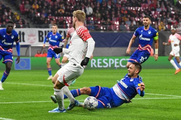 Football, Men, Season 2023 2024, UEFA Champions League Group G, Matchday 3 , RB Leipzig FK Red Star Belgrade, v l Timo Werner RB Leipzig and Srdjan Mijailovic FK Red Star Belgrade in duel, 25 10 2023, Copyright: xSebastianxRäppold MatthiasxKochx