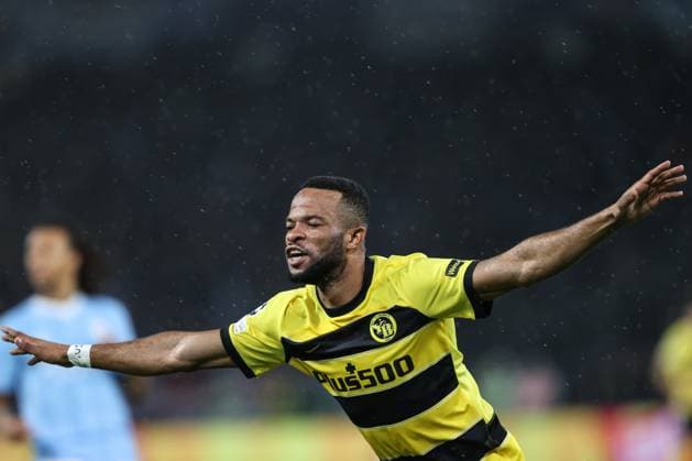 BERN, SWITZERLAND OCTOBER 25 Meschack Elia of Young Boys celebrates his goal during the UEFA Champions League Group Stage match between BSC Young Boys and Manchester City at Stadion Wankdorf on October 25, 2023 in Bern, Switzerland Bern Stadion Wankdorf Bern Switzerland Copyright: xJustPictures.ch LuigixRizzox jp-en-EuSpIm-AN0I7708 20230921