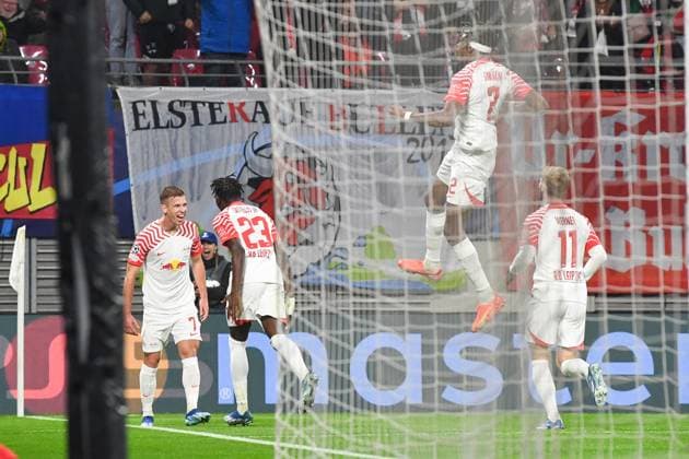 Football, Men, 2023 2024 season, UEFA Champions League Group G, Matchday 3 , RB Leipzig FK Red Star Belgrade, f l Dani Olmo RB Leipzig , Castello Lukeba RB Leipzig , Mohamed Simakan RB Leipzig and Timo Werner RB Leipzig goal celebration, cheering after the goal to 3 1 by Dani Olmo RB Leipzig , 25 10 2023, Copyright: xSebastianxRäppold MatthiasxKochx