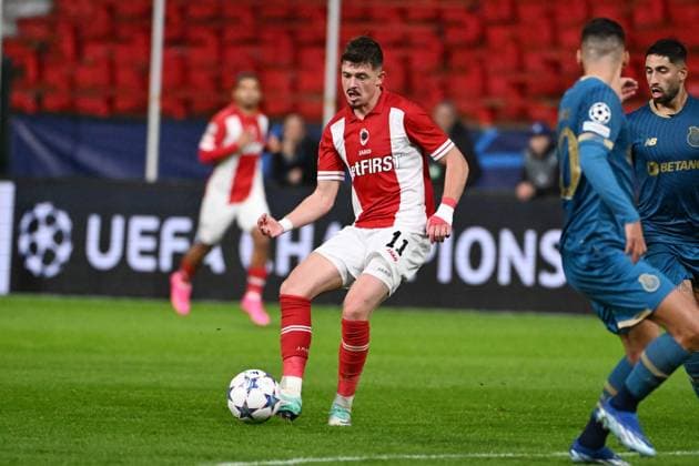 231025 Royal Antwerp FC vs FC Porto Arbnor Muja of Antwerp in action with the ball during a football game between Royal Antwerp FC and FC Porto on day 3 in Group H of the UEFA Champions League season 2023-2024 competition on October 25, 2023 in Antwerp, Belgium. (Photo by Maarten Straetemans Isosport) ANTWERP BELGIUM  Copyright: xx 412783