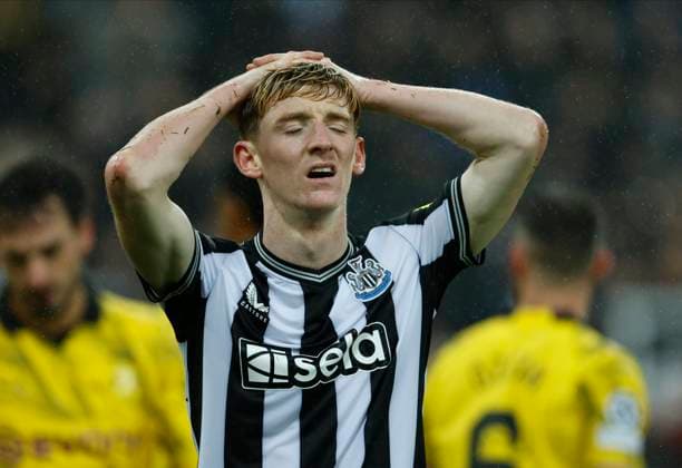 Newcastle United FC v Borussia Dortmund: Group F - UEFA Champions League 2023 24 Anthony Gordon of Newcastle United looks dejected during the UEFA Champions League match between Newcastle United FC and Borussia Dortmund at St. James Park on October 25, 2023 in Newcastle Upon Tyne, England. Newcastle St. James Park England United Kingdom Copyright: xRichardxSellers Sportsphoto APLx 13958522