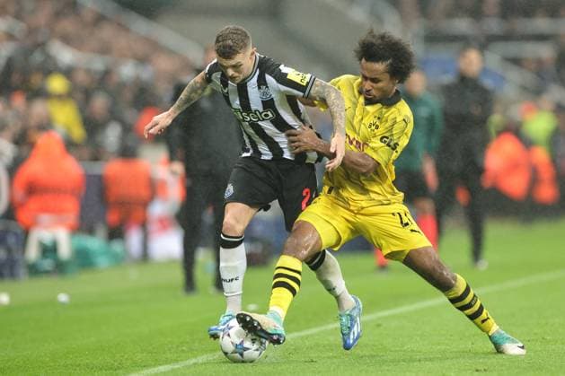 UEFA Champions League Newcastle United v Borussia Dortmund Karim Adeyemi 27 of Borussia Dortmund and Kieran Trippier 2 of Newcastle United battle for the ball during the UEFA Champions League match Newcastle United vs Borussia Dortmund at St. James s Park, Newcastle, United Kingdom, 25th October 2023 (Photo by Mark Cosgrove News Images) Newcastle St. James s Park Tyne and Wear United Kingdom Copyright: xMarkxCosgrove NewsxImagesx