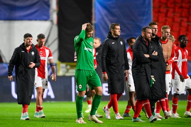 Royal Antwerp FC v FC Porto - UEFA Champions League DEURNE, BELGIUM - OCTOBER 25 : Butez Jean goalkeeper of Antwerp FC looks dejected during the UEFA Champions League group H match between Royal Antwerp FC and FC Porto on October 25, 2023 in Deurne, Belgium, 25 10 2023 Deurne Belgium  Copyright: xVincentxKalutx