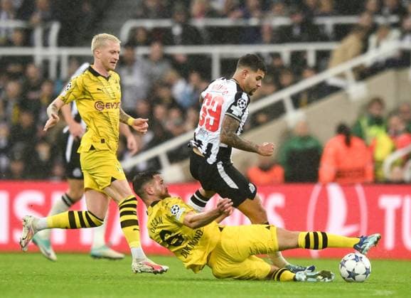 EDITORIAL USE ONLY No use with unauthorised audio, video, data, fixture lists, club league logos or live services. Online in-match use limited to 120 images, no video emulation. No use in betting, games or single club league player publications. Newcastle United v Borussia Dortmund, UEFA Champions League, Group F, Football, St James Park, Newcastle, UK - 25 Oct 2023 EDITORIAL USE ONLY No use with unauthorised audio, video, data, fixture lists, club league logos or live services. Online in-match use limited to 120 images, no video emulation. No use in betting, games or single club league player publications. Copyright: xRichardxLee Shutterstockx 14164179w