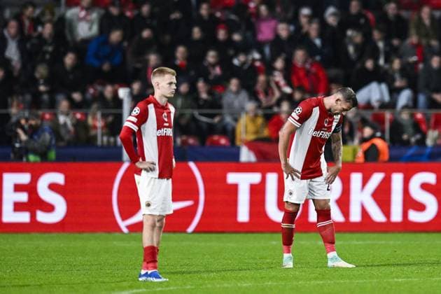 Antwerp s Toby Alderweireld looks dejected during a soccer game between Belgian Royal Antwerp FC and Portuguese FC Porto, Wednesday 25 October 2023 in Antwerp, on day three of the Champions League group stage, in the group H. TOM GOYVAERTS TomxGoyvaerts  x78529805x