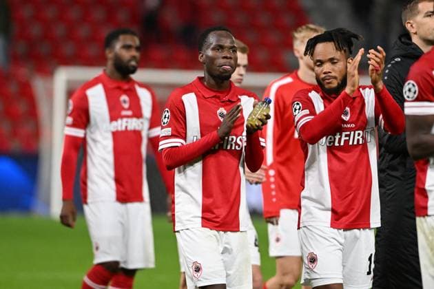 231025 Royal Antwerp FC vs FC Porto Alhassan Yusuf of Antwerp looks dejected after a football game between Royal Antwerp FC and FC Porto on day 3 in Group H of the UEFA Champions League season 2023-2024 competition on October 25, 2023 in Antwerp, Belgium. (Photo by Maarten Straetemans Isosport) ANTWERP BELGIUM  Copyright: xx 412844