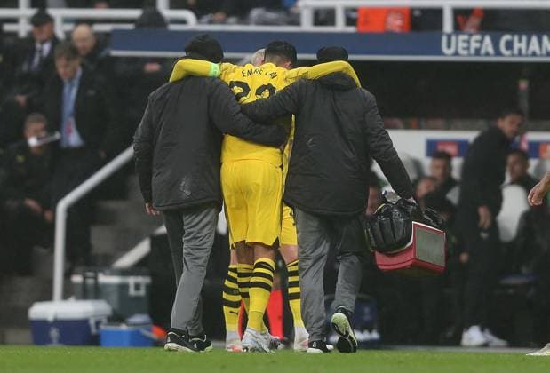 . - Newcastle United v Borussia Dortmund, UEFA Champions League, Group F, St James™s Park Stadium, Newcastle, UK. - 25th October 2023. Emre Can of Borussia Dortmund looks in pain and is substituted off the pitch injured. - Newcastle United v Borussia Dortmund, UEFA Champions League, Group F, St James™s Park Stadium, Newcastle, UK. - 25th October 2023. Newcastle St James™s Park Stadium UK Copyright: xDanxWeirx CP_Newcastle_United_Dortmund_45
