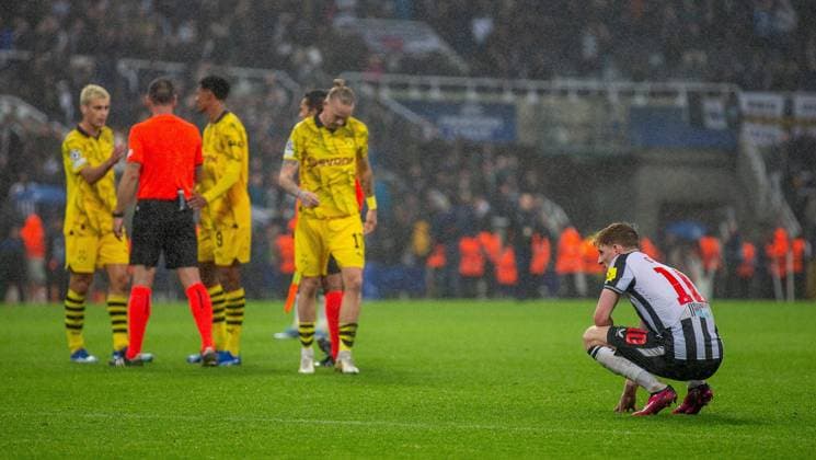 25th October 2023; St James Park, Newcastle, England; UEFA Champions League Football, Newcastle United versus Borussia Dortmund; Anthony Gordon of Newcastle United drops down as the Dortmund players celebrate at full time  ActionPlus12569083 VagelisxGeorgariou