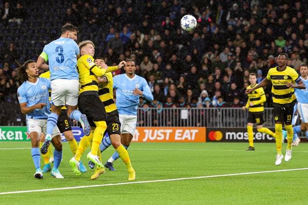 BSC Young Boys v Manchester City Champions League 25 10 2023. Ruben Dias (3) of Manchester City heads towards goal during the Champions League match between BSC Young Boys and Manchester City at Stade de Suisse, Wankdorf, Switzerland on 25 October 2023. Editorial use only , Copyright: xNigelxKeenex PSI-18264-0076