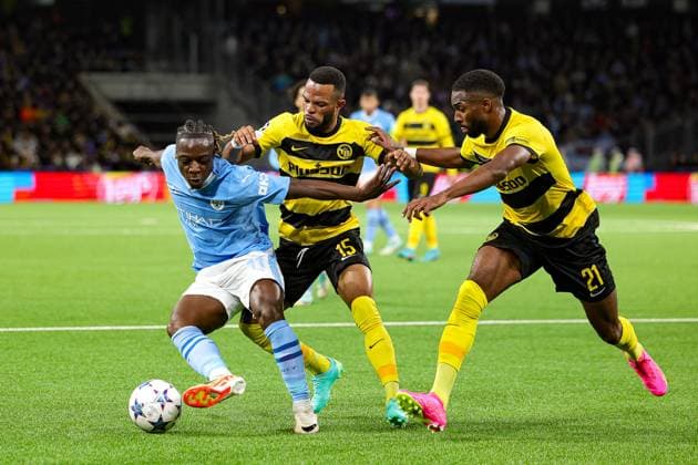 BSC Young Boys v Manchester City Champions League 25 10 2023. Jeremy Doku (11) of Manchester City holds off Meschack Elia (15) of Young Boys during the Champions League match between BSC Young Boys and Manchester City at Stade de Suisse, Wankdorf, Switzerland on 25 October 2023. Editorial use only , Copyright: xNigelxKeenex PSI-18264-0079